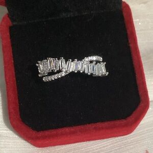 💄Sterling Silver baguette CZ DiamondCrisscross  band